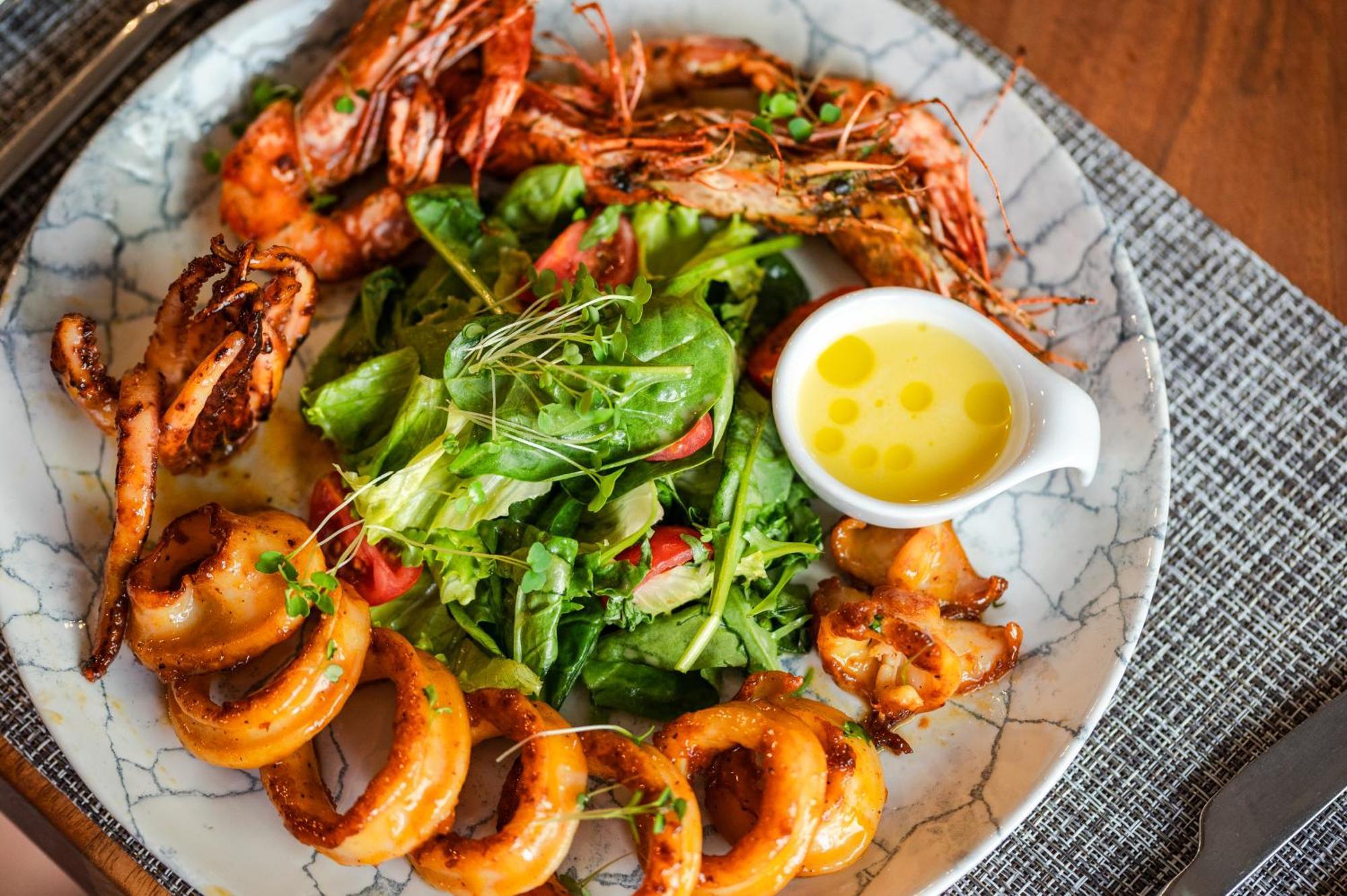 Santé SPA Hotel Velingrado Exterior foto A prawn salad