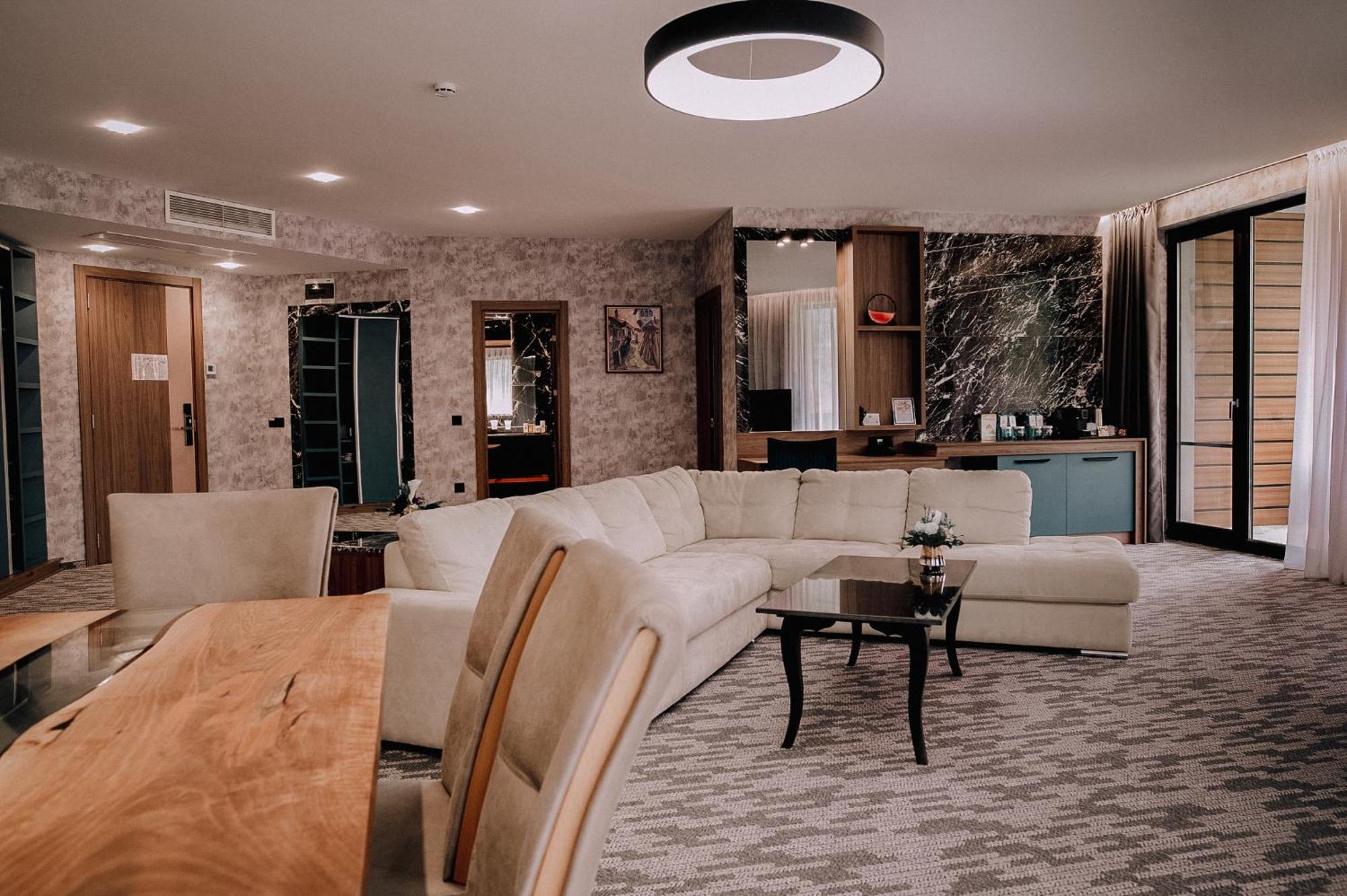 Santé SPA Hotel Velingrado Exterior foto A living room in a modern house